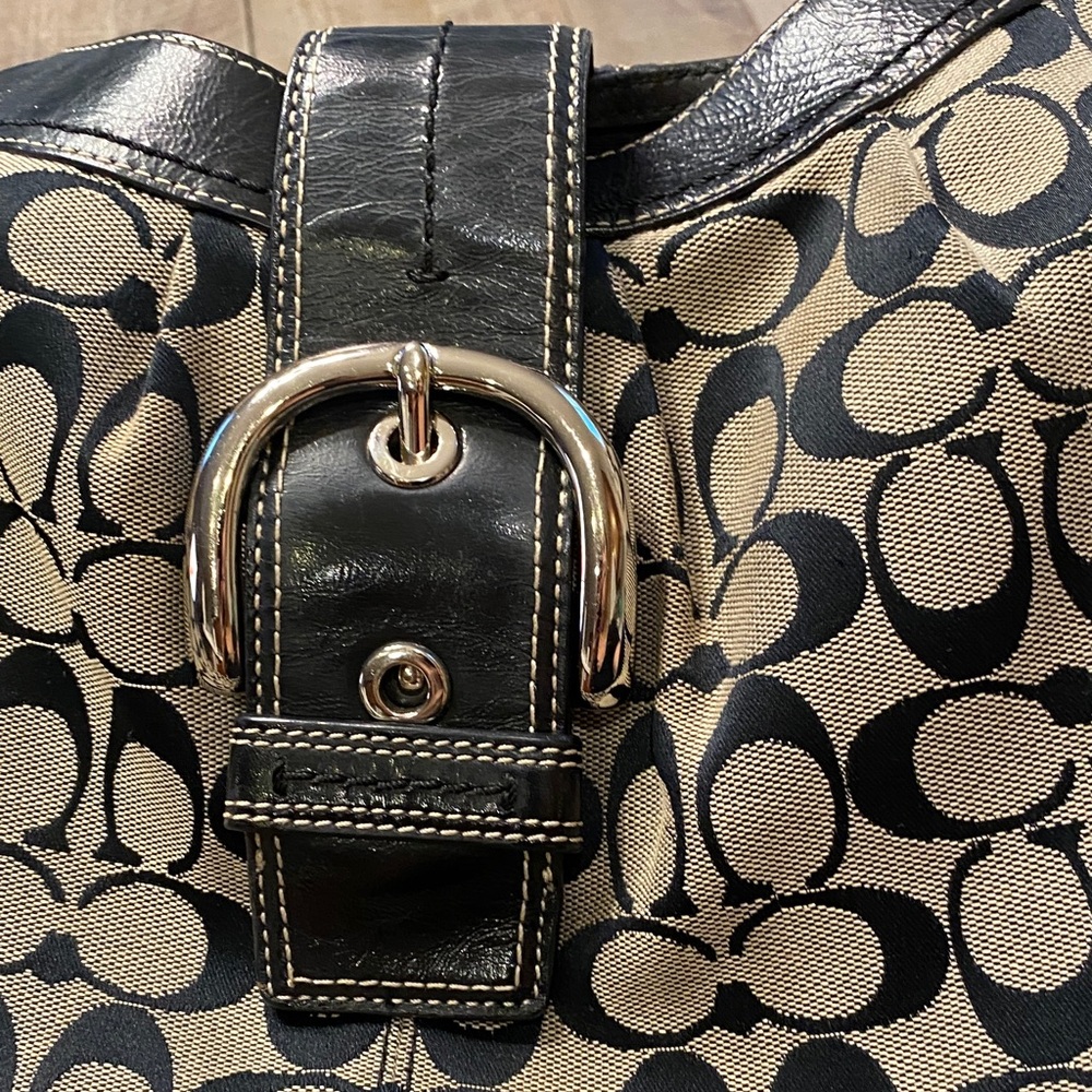 Coach Black and Tan Patterned Hobo Bag. - Picture 4 of 12